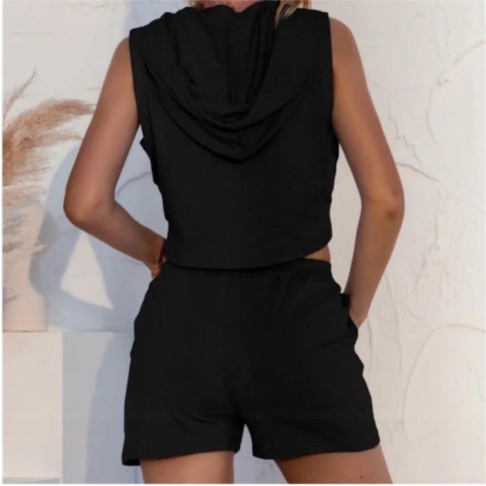NWOT Black hooded crop top vest and shorts with pockets workout lounge set - Picture 7 of 11